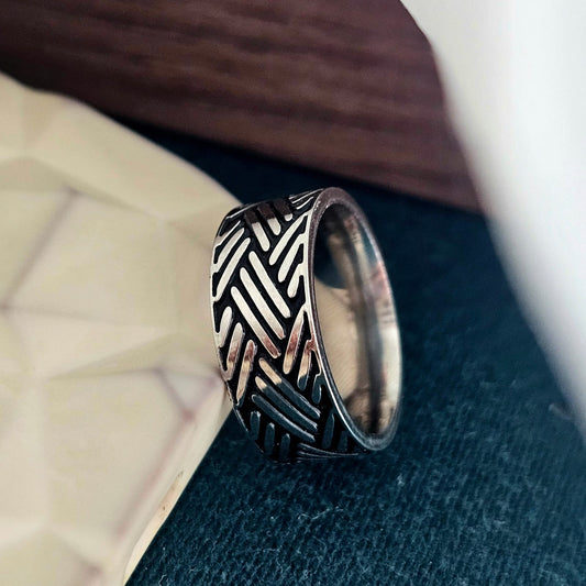Men Criss Cross Band Ring (Anti Tarnish)