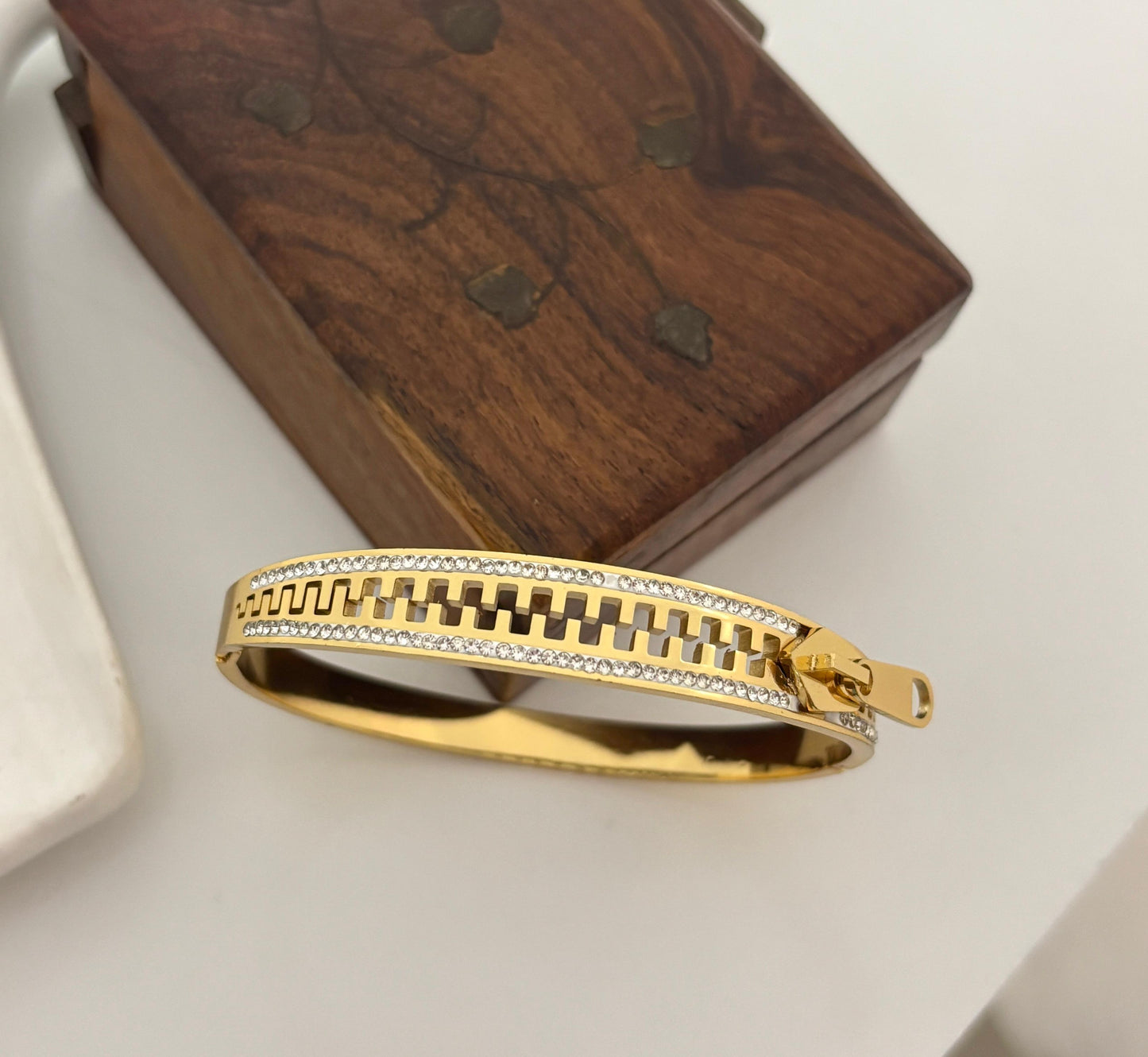 Golden Chain Women Kada Bracelet (Anti Tarnish)