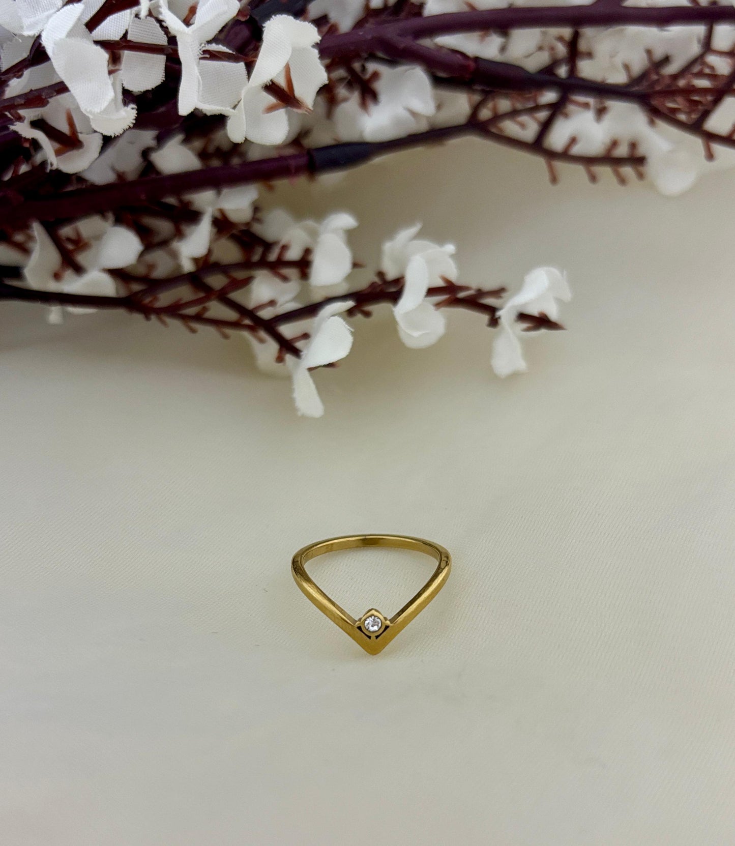 Golden Sleek V Vanki Women Ring