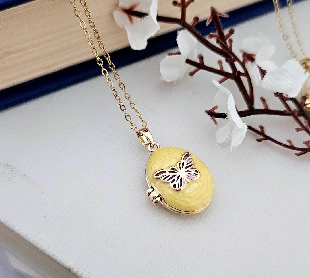 Women Butterfly Dream Oval Locket Necklace (Anti Tarnish)