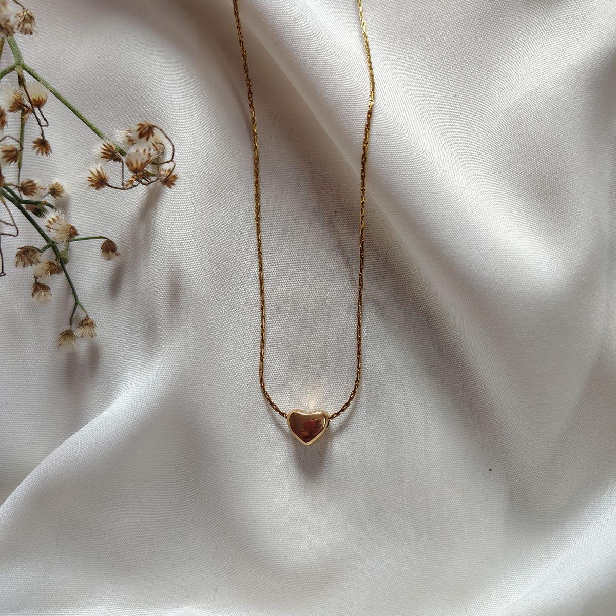 Women Golden Heart Pendant Necklace (Anti Tarnish)