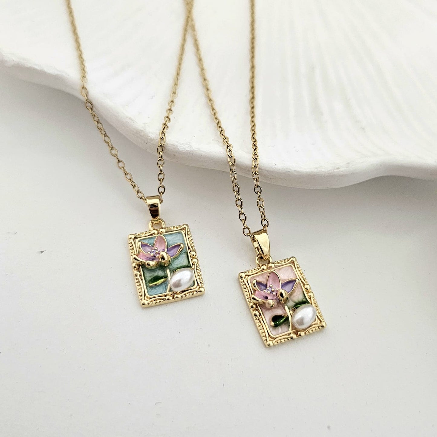 Women Framed Lotus Necklace (Anti Tarnish)