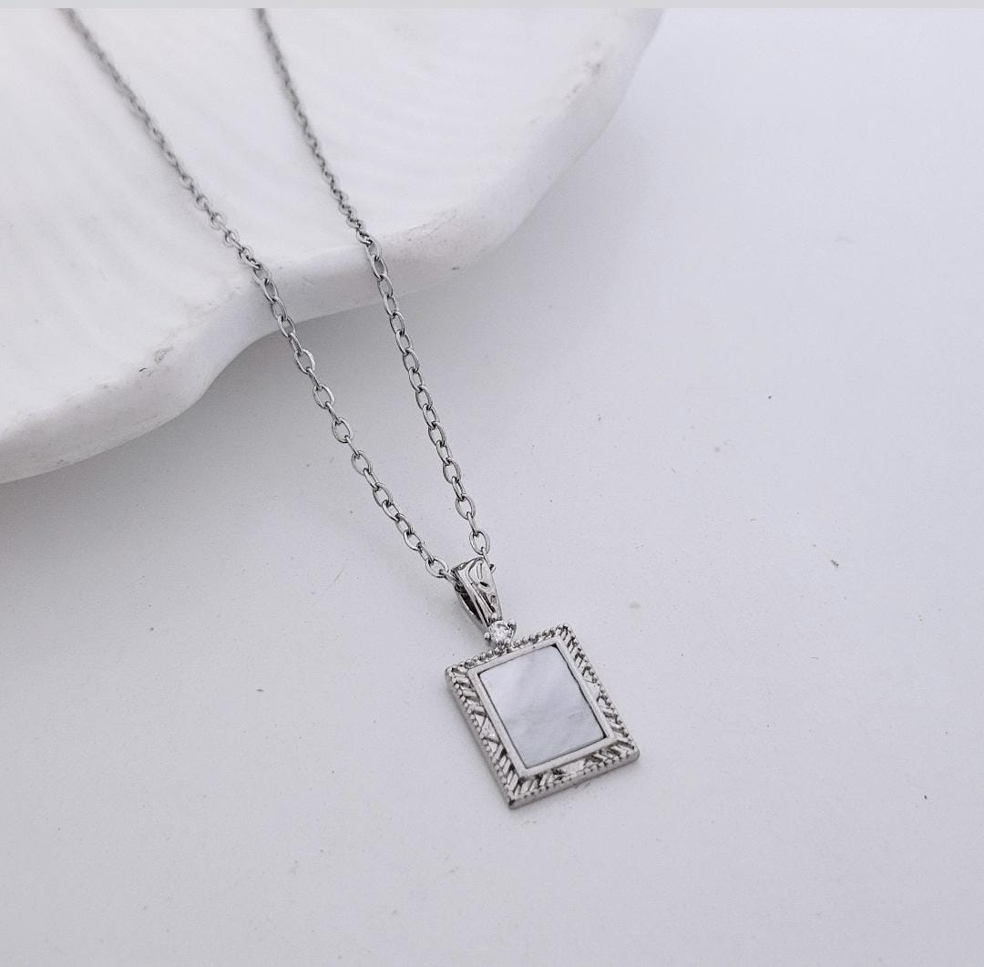 Women Rectangle Pearl Necklace (Anti Tarnish)