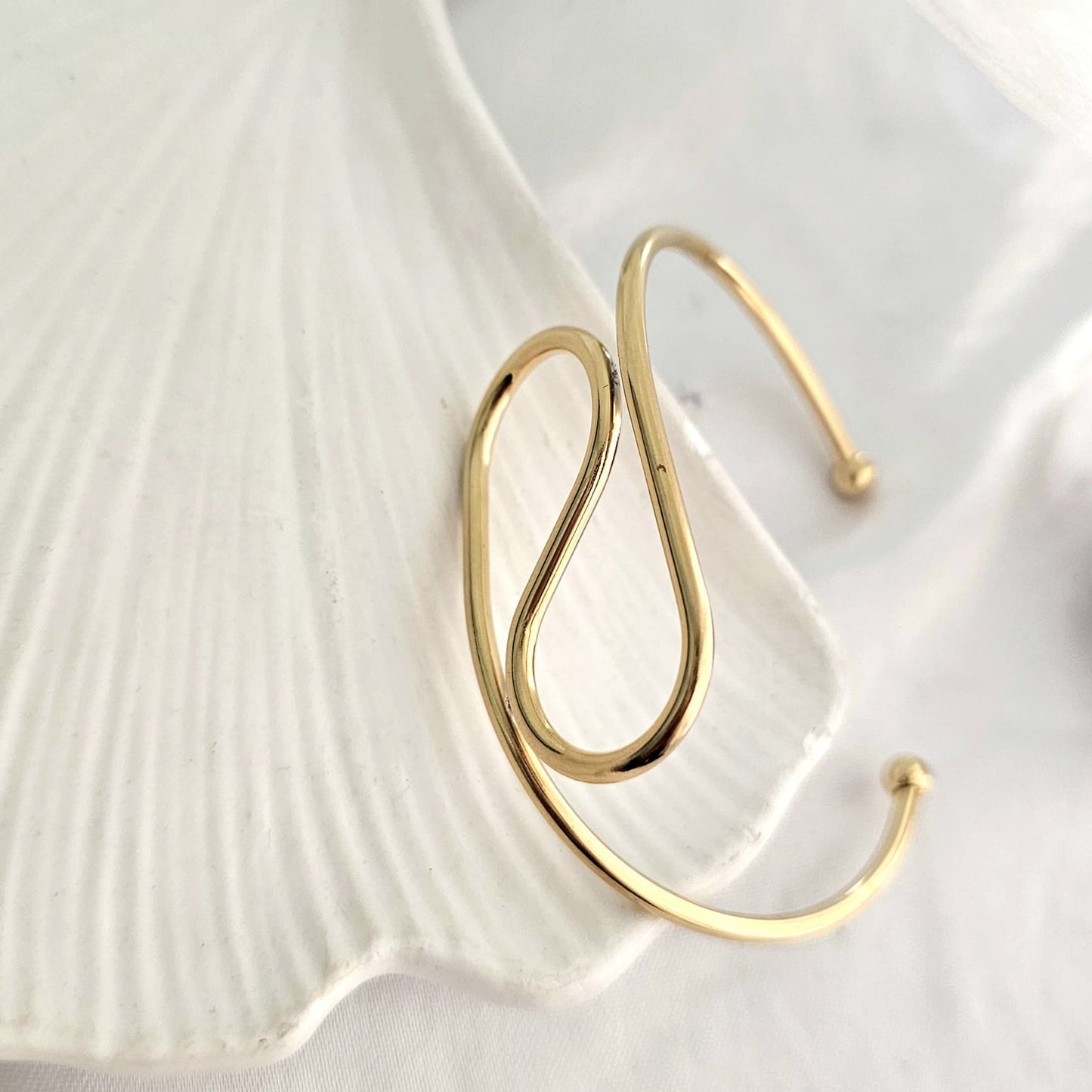 Curve Loop Women Kada Bracelet (Anti Tarnish)