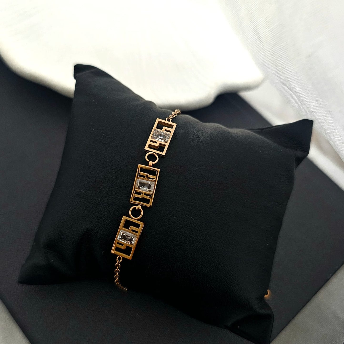 Women Elegant Rosegold Bracelet (Anti Tarnish)