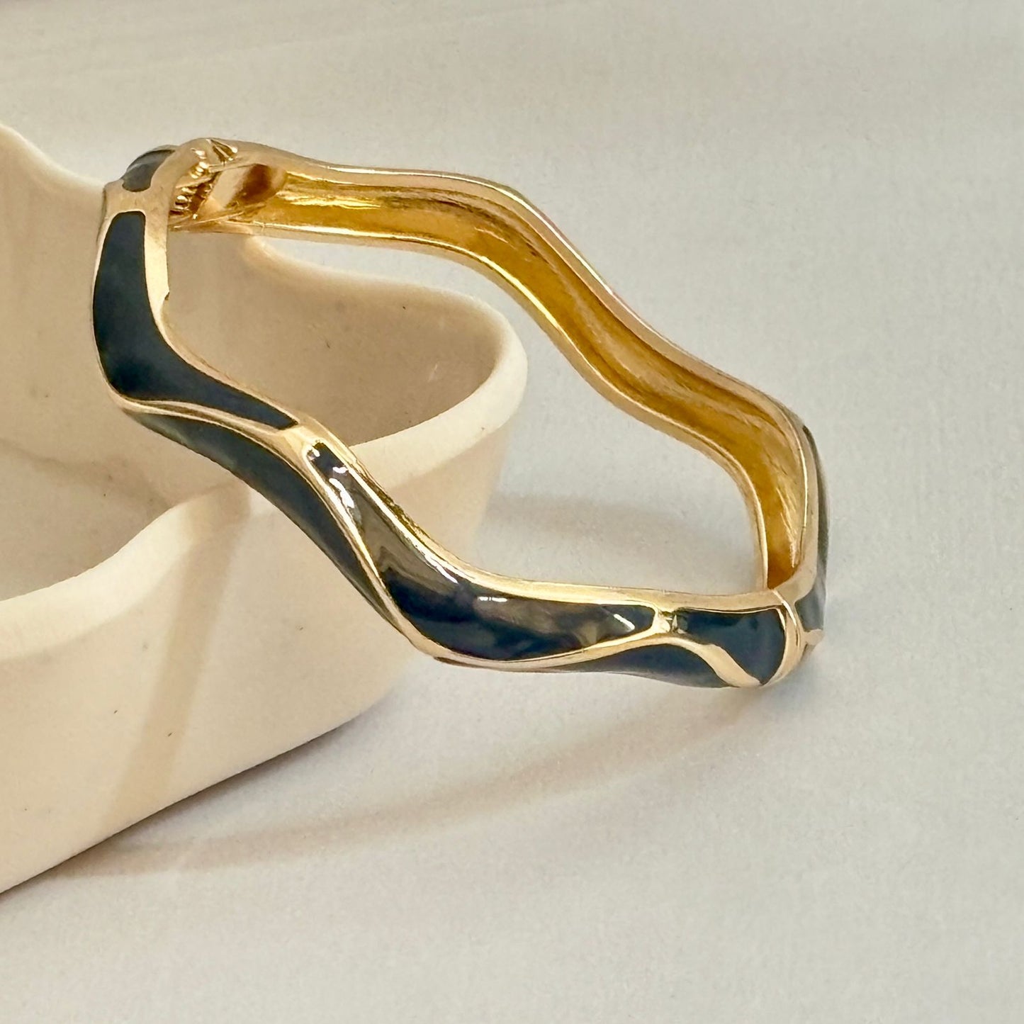 Women Curve Enamel Kada Bracelet