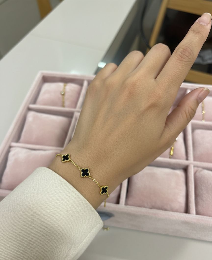 Black Clover Chain Bracelet - Anti Tarnish - Nimé By Shop Trendys