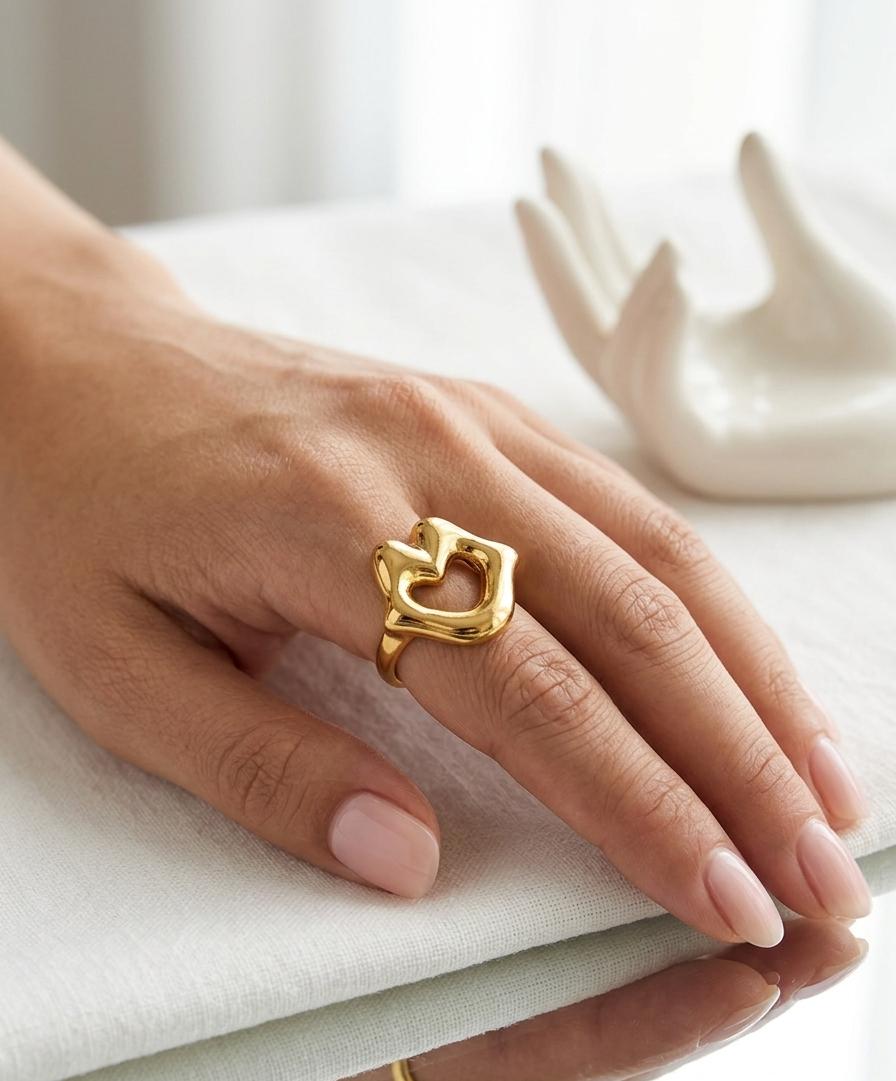 Women Chunky Lips Ring (Adjustable)