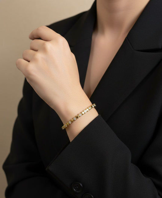 Women Golden Clove Diamond Kada Bracelet (Anti Tarnish)