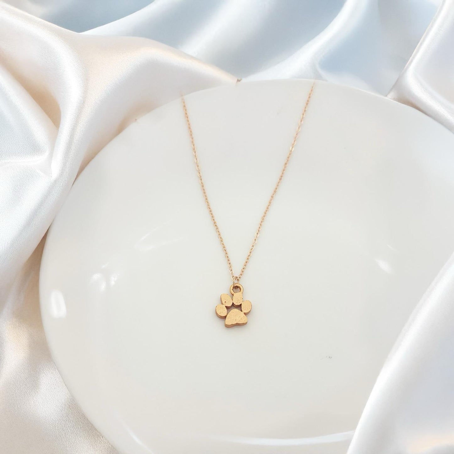 Textured Paw Women Necklace