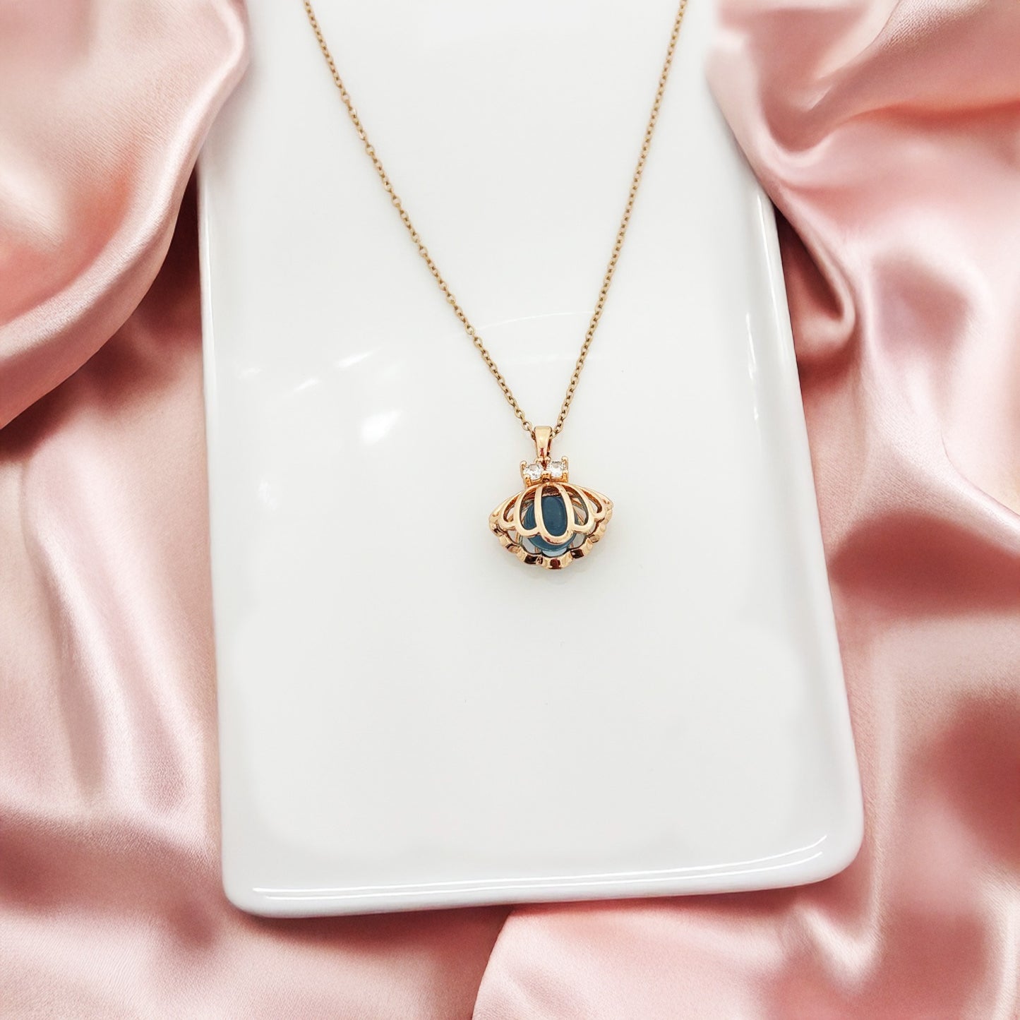 Pearl Oyster Blue Rose Gold Women Necklace (Stainless Steel)