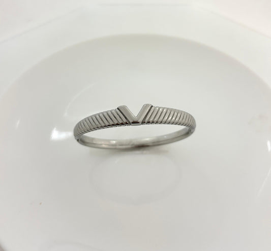 Silver Elegant V Women Kada Bracelet (Anti Tarnish)
