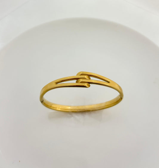 Golden Entangled Women Kada Bracelet (Anti Tarnish)