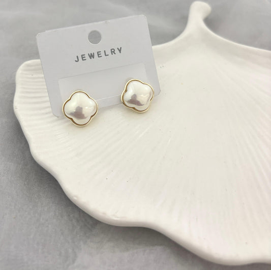 White Pearl Clover Studs Earrings (Anti Tarnish)