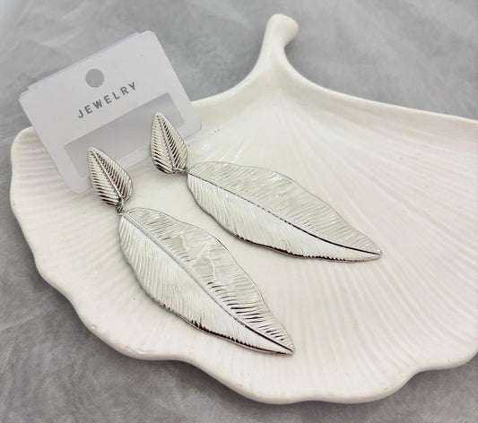 Luxe Leaf Dangles Earrings (Anti Tarnish)