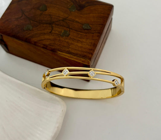 Golden Glam Grid Women Kada Bracelet (Anti Tarnish)