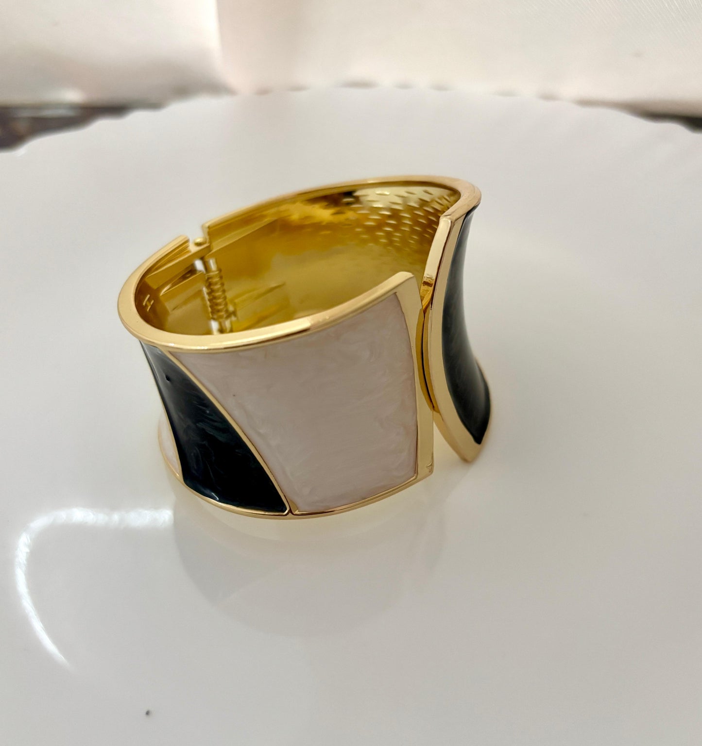 Aesthetic Enamel Kada Bangle