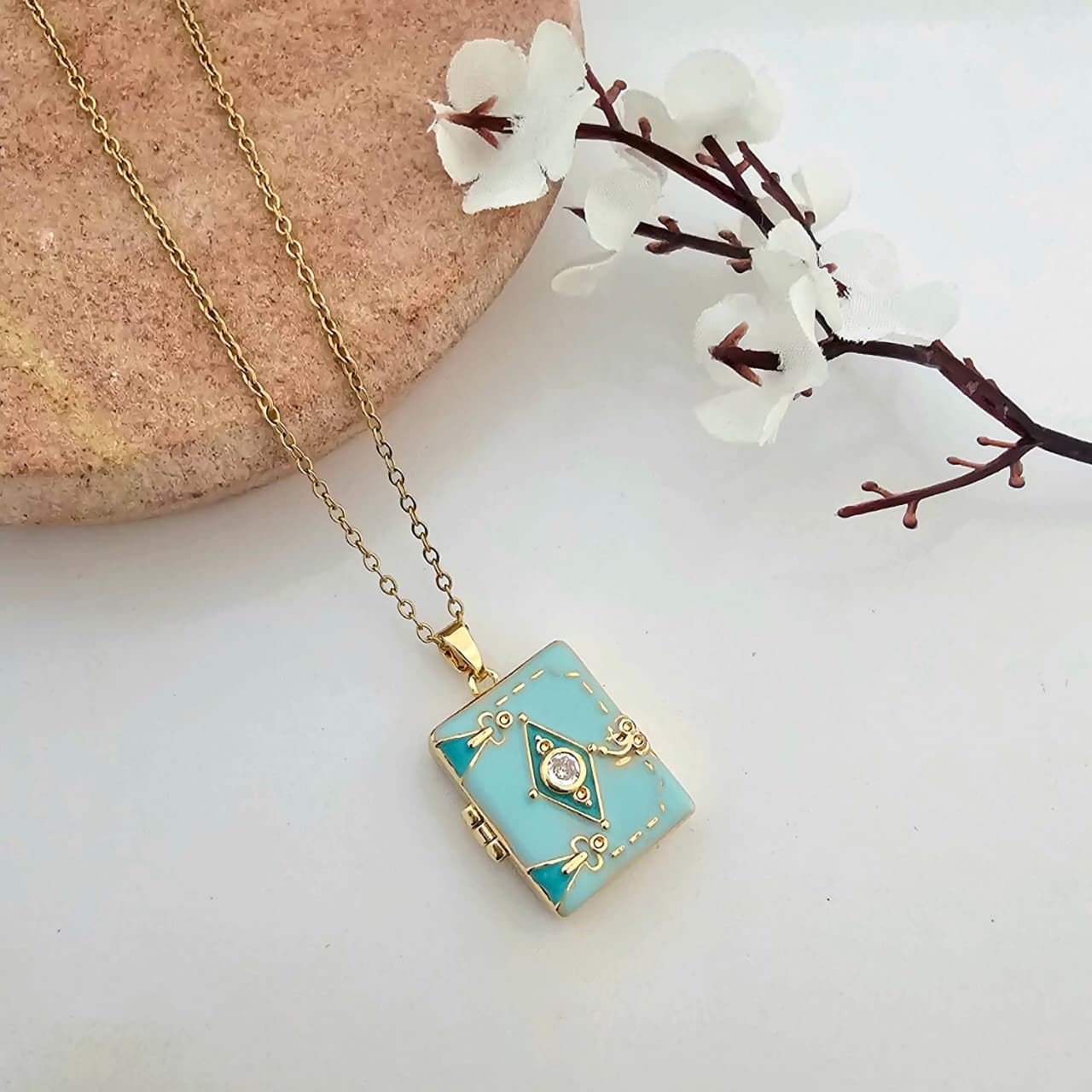 Women Enchanted Vintage Locket Necklace (Anti Tarnish)