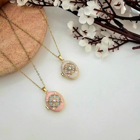 Women Royal Bloom Pearl Locket Necklace (Anti Tarnish)