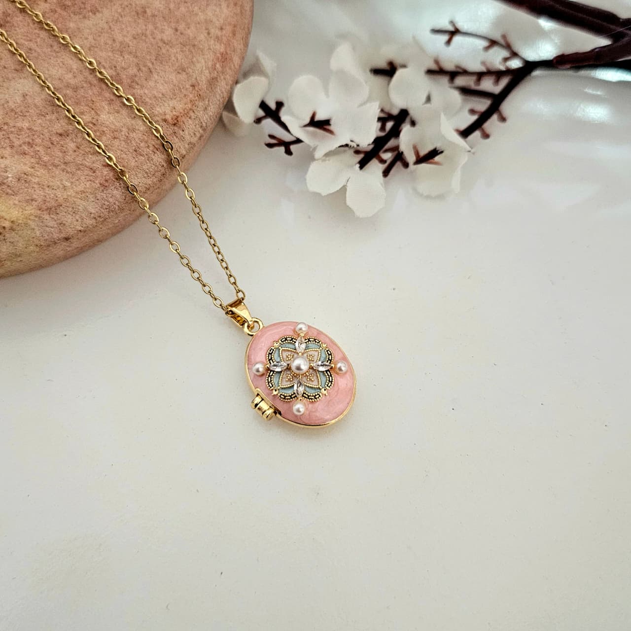 Women Royal Bloom Pearl Locket Necklace (Anti Tarnish)