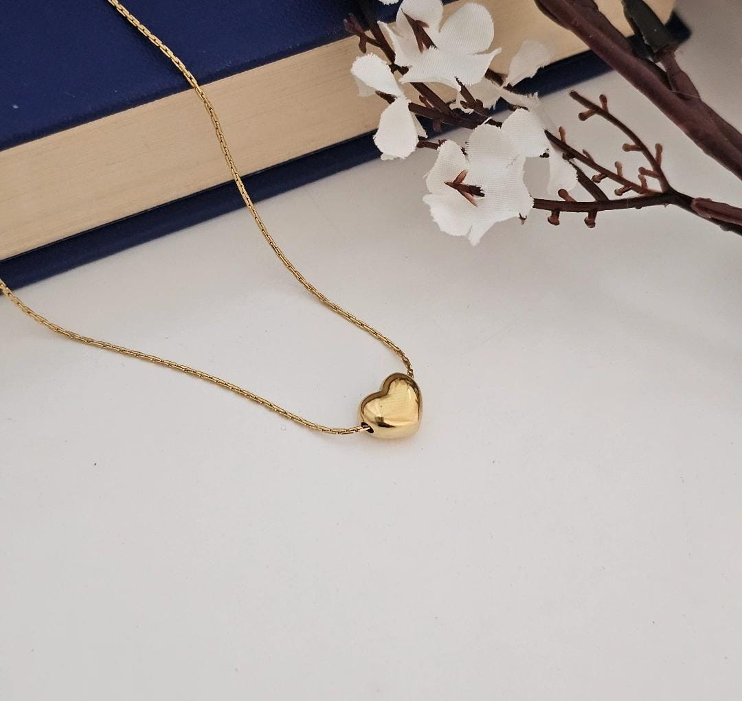 Women Golden Heart Pendant Necklace (Anti Tarnish)