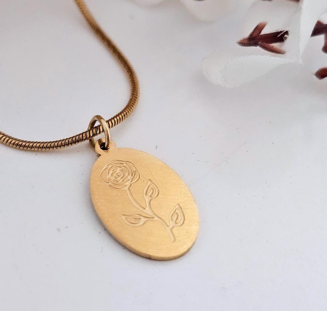 Women Golden Bloom Oval Pendant Necklace (Anti Tarnish)