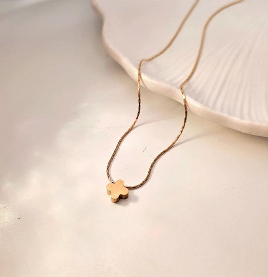 Women Golden Clover Necklace (Anti Tarnish)