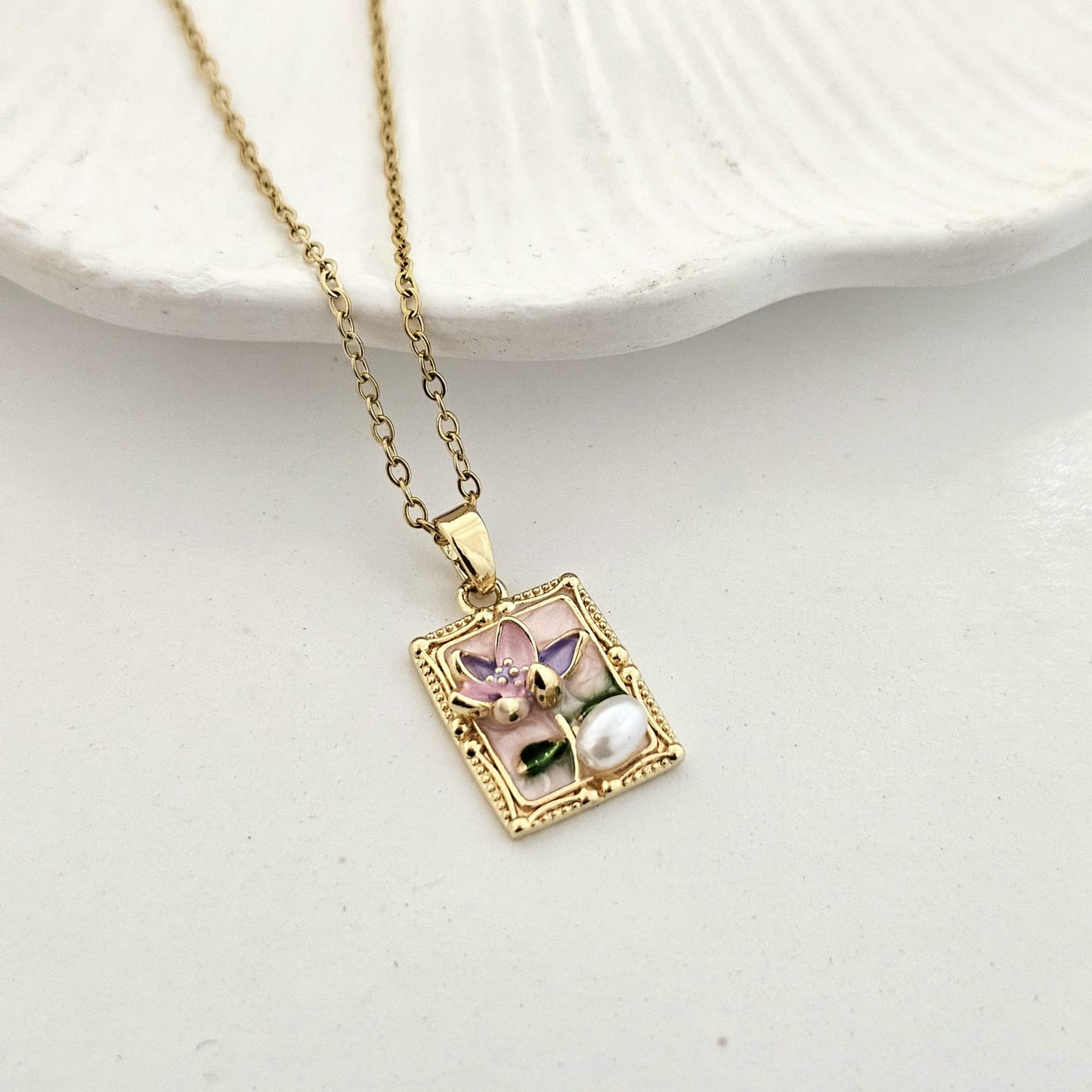 Women Framed Lotus Necklace (Anti Tarnish)