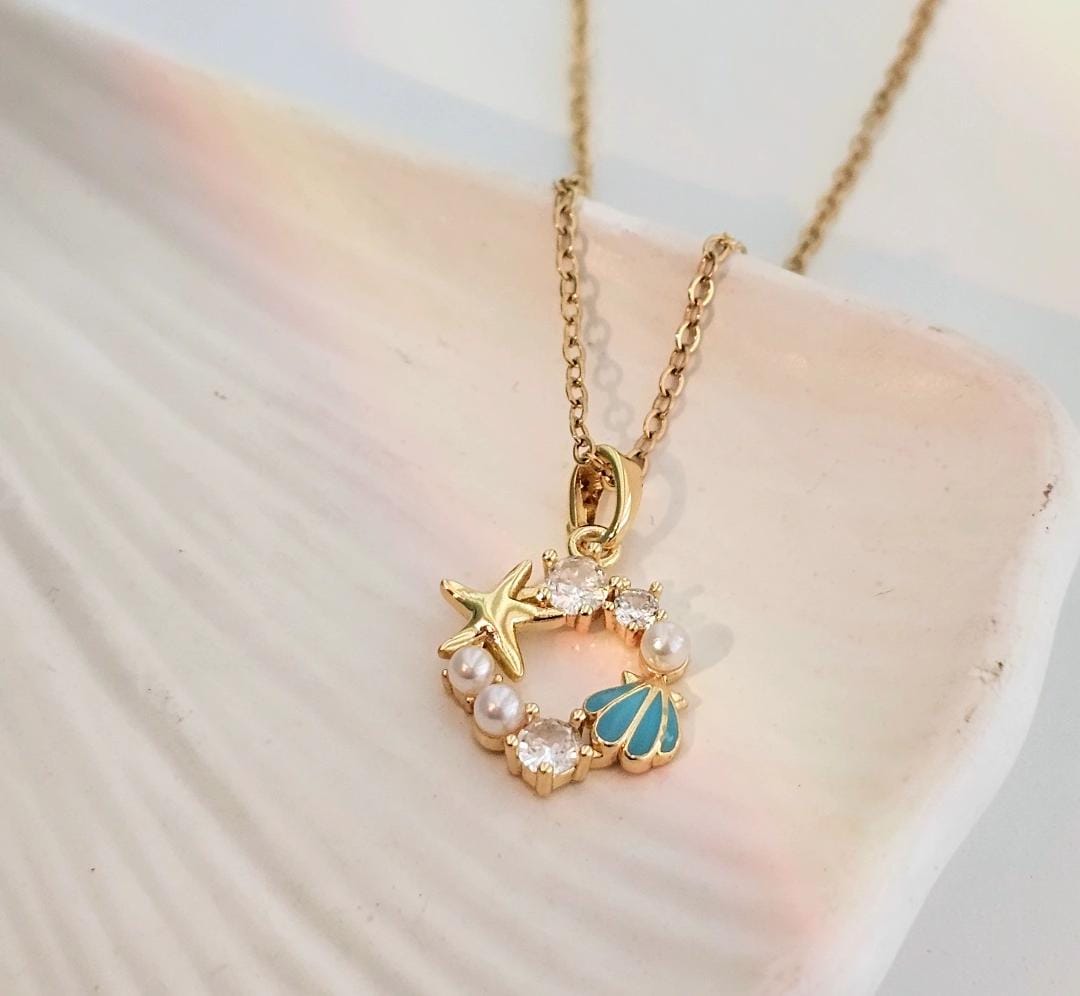 Golden Women Seaside Charm Necklace (Anti Tarnish)