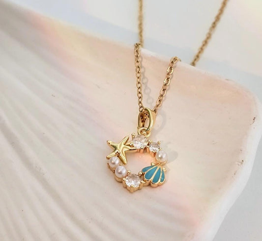 Golden Women Seaside Charm Necklace (Anti Tarnish)