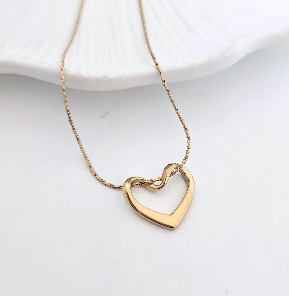 Golden Love Women Necklace (Anti Tarnish)