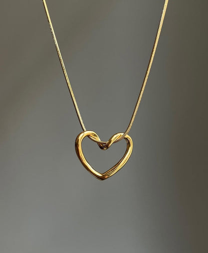 Golden Love Women Necklace (Anti Tarnish)
