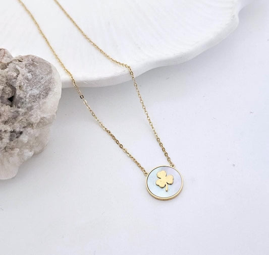 Golden Lucky Clover Pendant Women Necklace (Anti Tarnish)