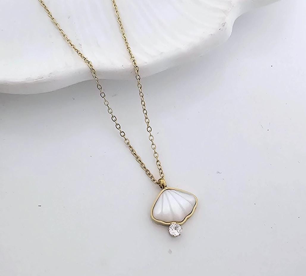 Golden Ocean Pearl Shell Women Necklace (Anti Tarnish)