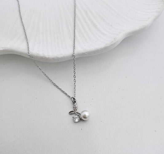 Women Pearl Diamond Cherry Necklace (Anti Tarnish)
