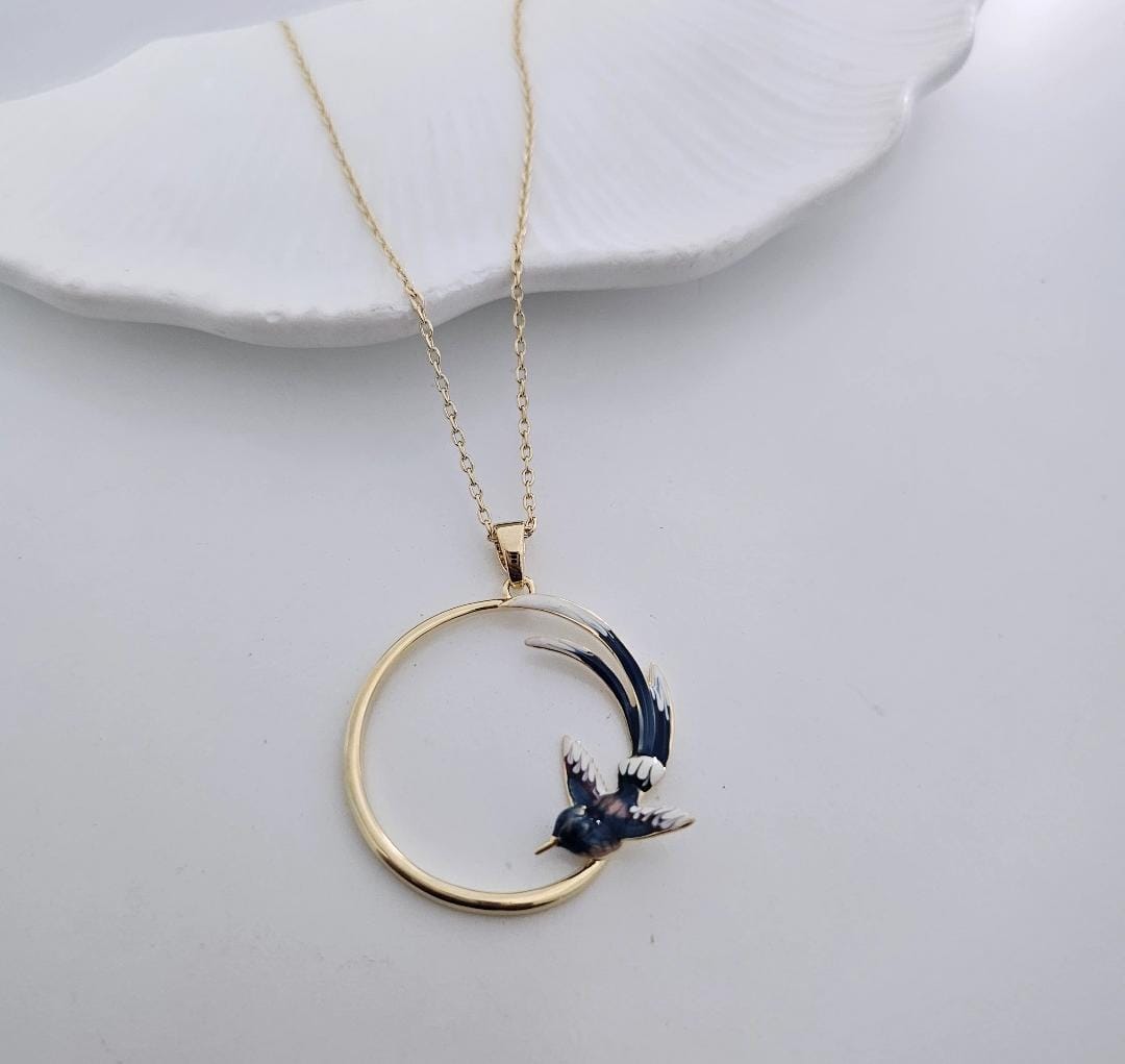 Women Bird Circle Enamel Necklace (Anti Tarnish)