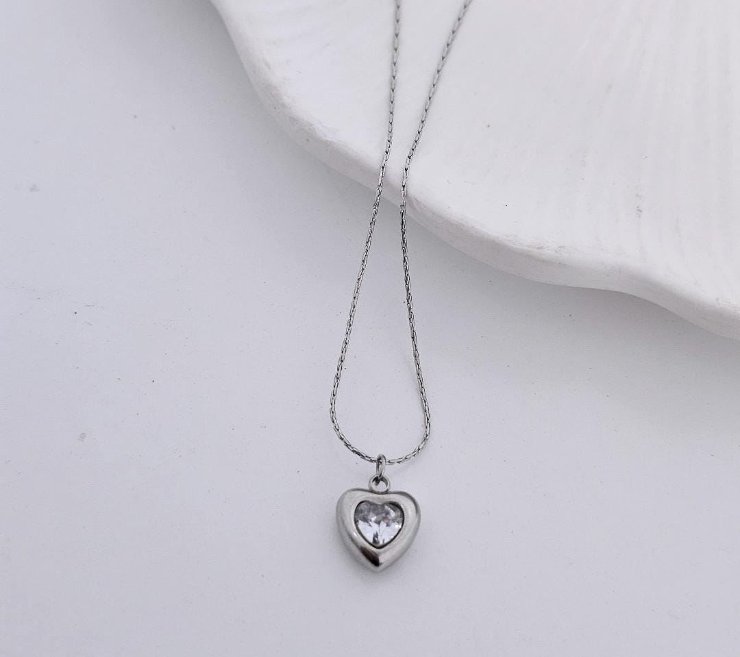 Women Silver Heart Diamond Minimal Necklace (Anti Tarnish)