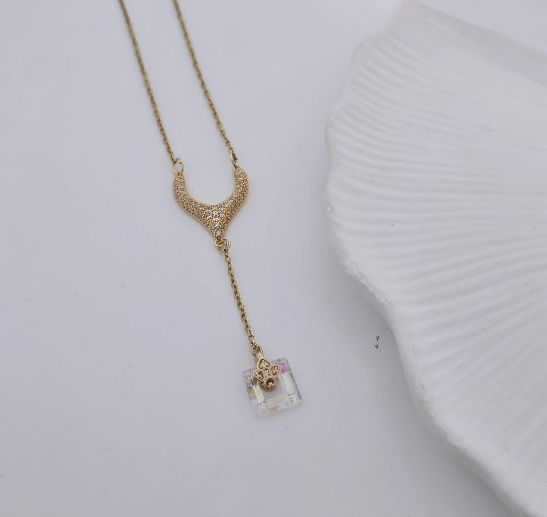 Women Mystic Cube Drop Necklace (Anti Tarnish)