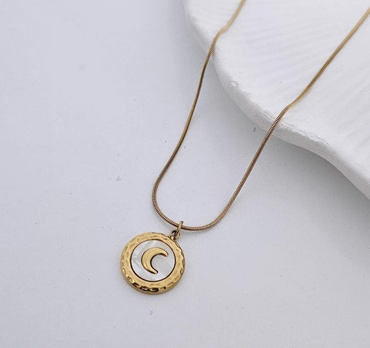 Women Seashell Moon Necklace (Anti Tarnish)
