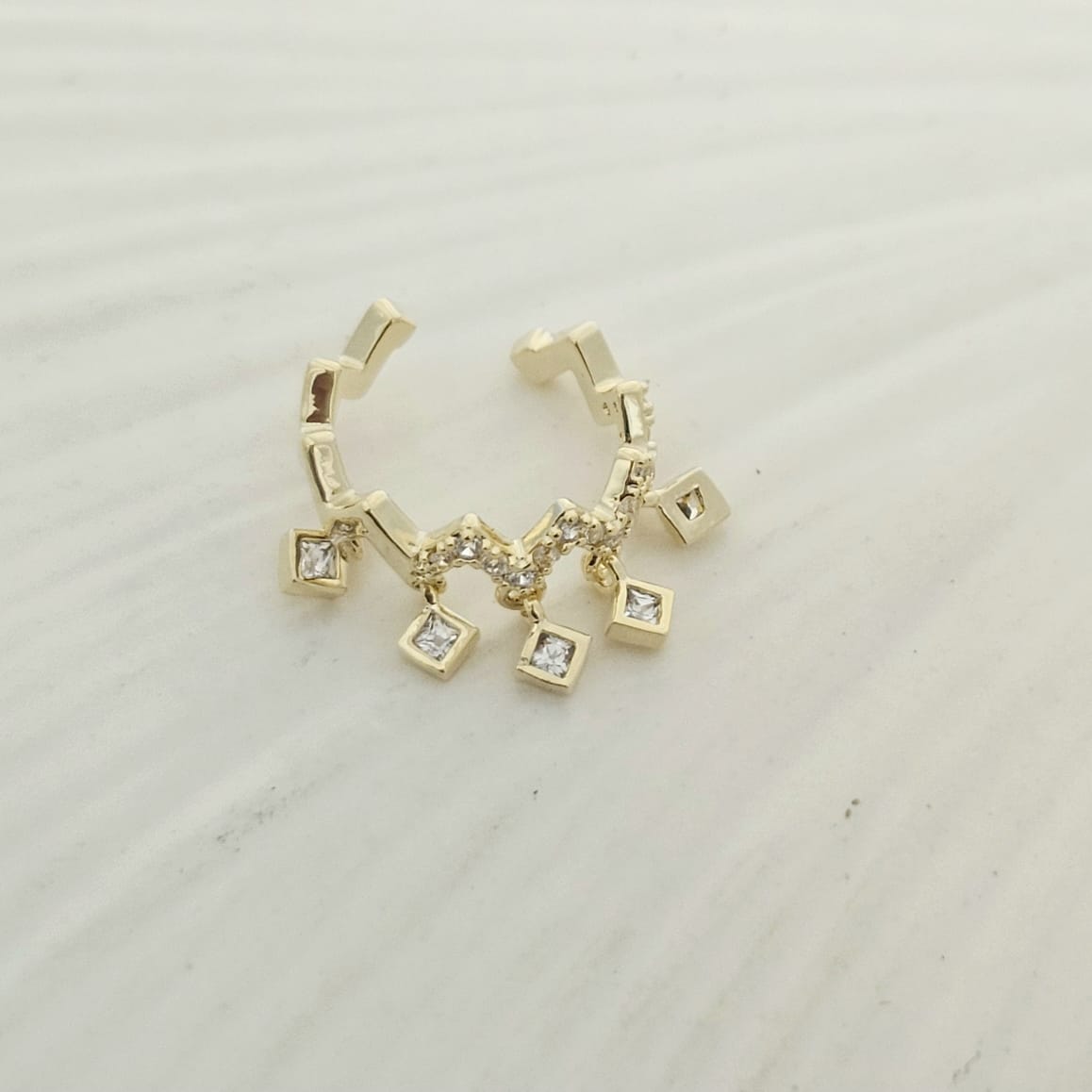 Women ZigZag Charm Earcuff (Single Ear)