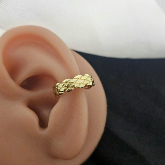 Woman Golden Elegant Earcuff (Single Ear)