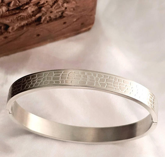 Silver Leather Texture Men Kada