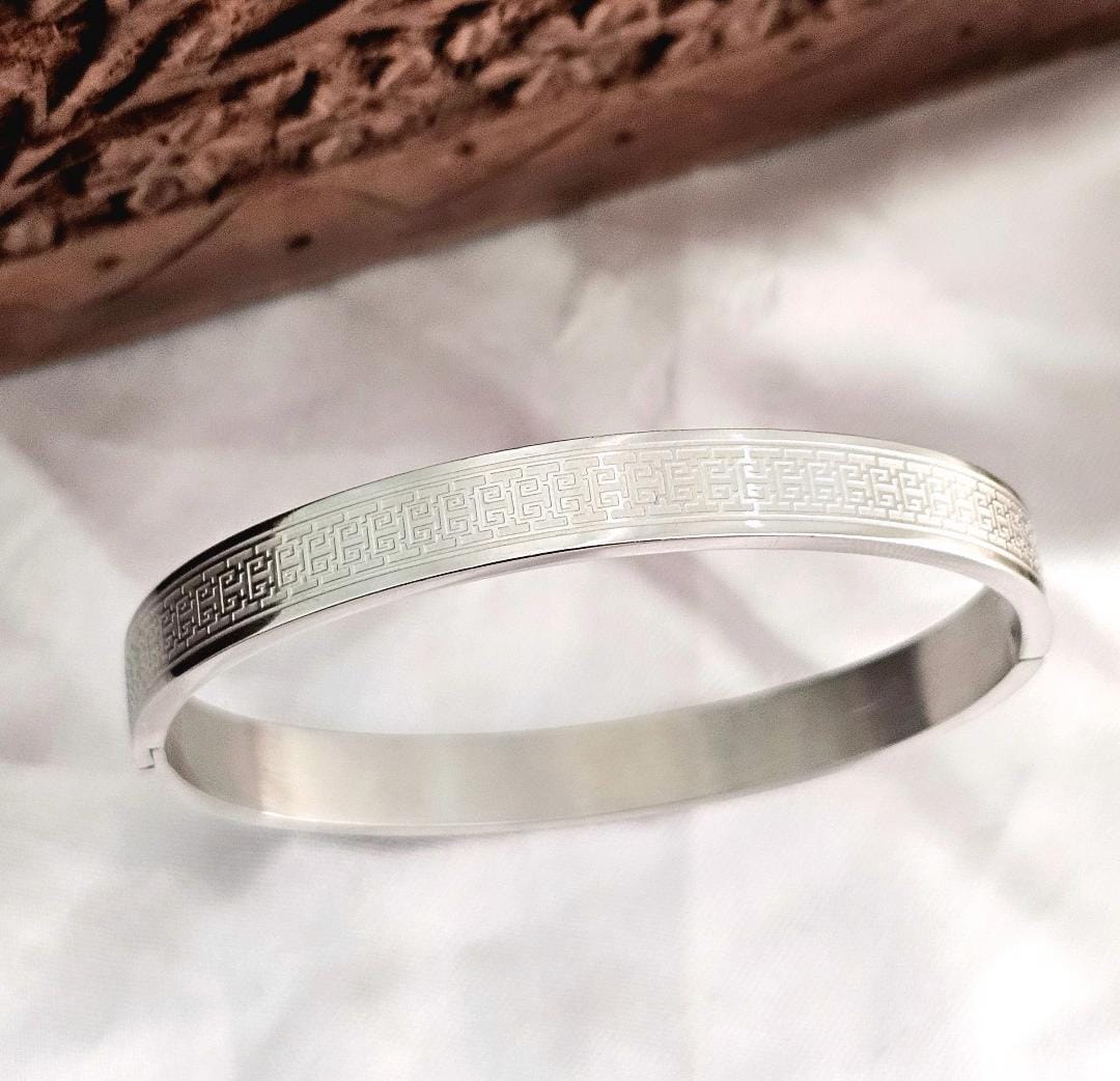 Silver Minimal Tribal Men Kada
