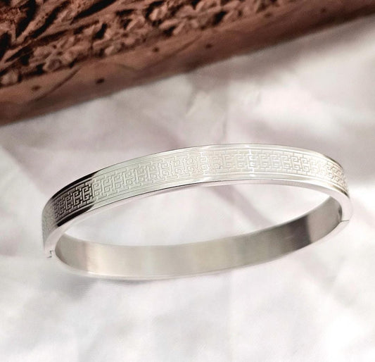 Silver Minimal Tribal Men Kada