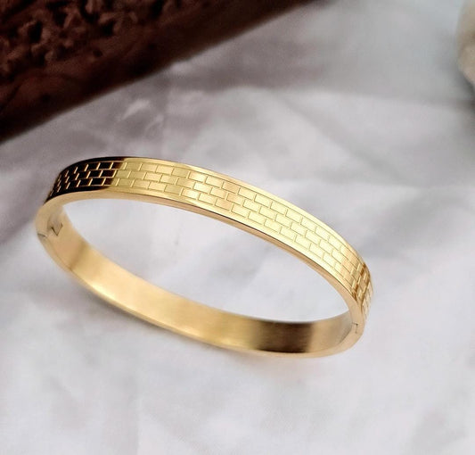 Golden Textured Men Kada
