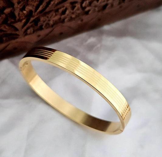 Golden Horizontal Three Lines Men Kada