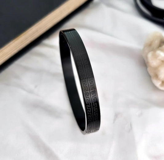 Black Sleek Tribal Men Kada
