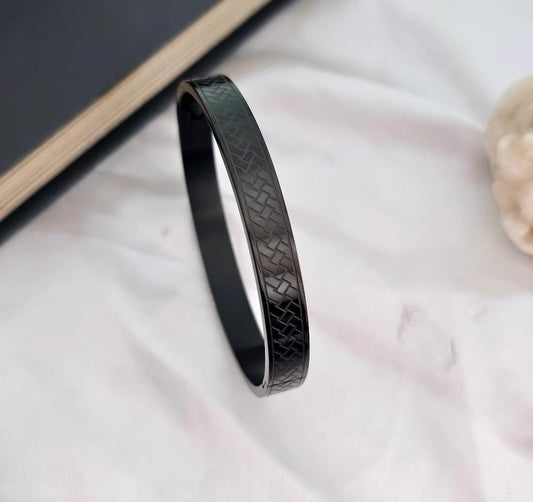 Black Criss Cross Men Kada