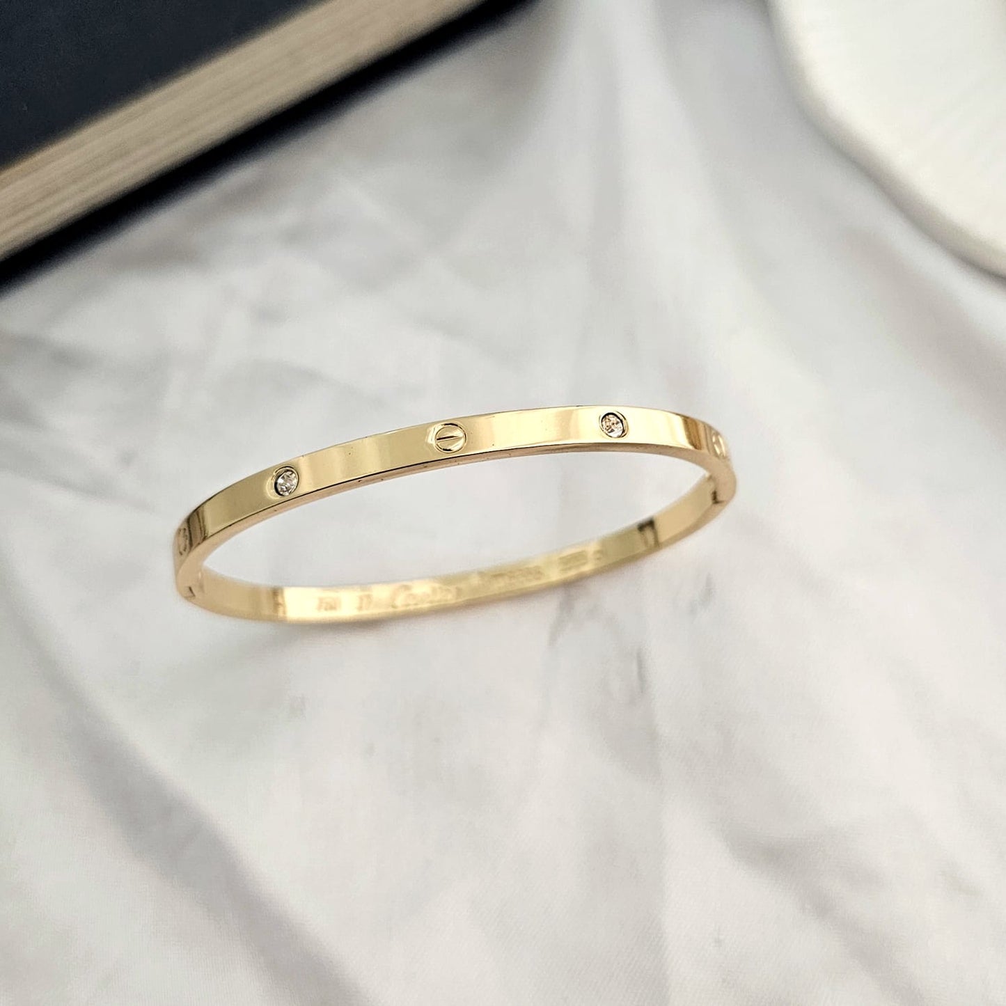 Thin Oval Cartier Women Kada Bracelet (Anti Tarnish)