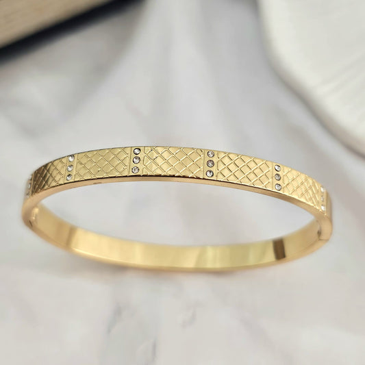 Geometric Lattice Women Kada Bracelet (Anti Tarnish)